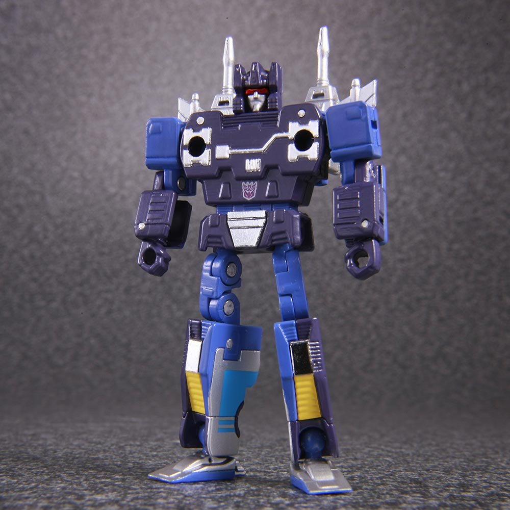 More Takara Tomy Masterpiece MP-13 Soundwave with MP-15